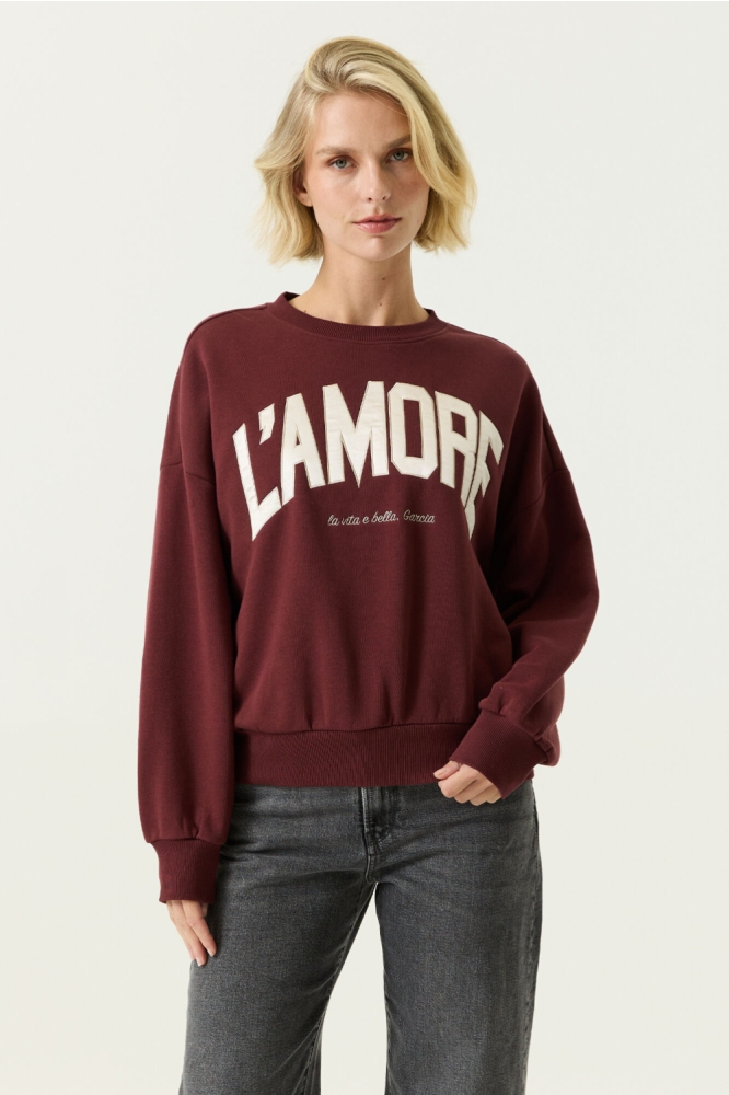 Garcia bordeaux dames sweater | Model vooraanzicht