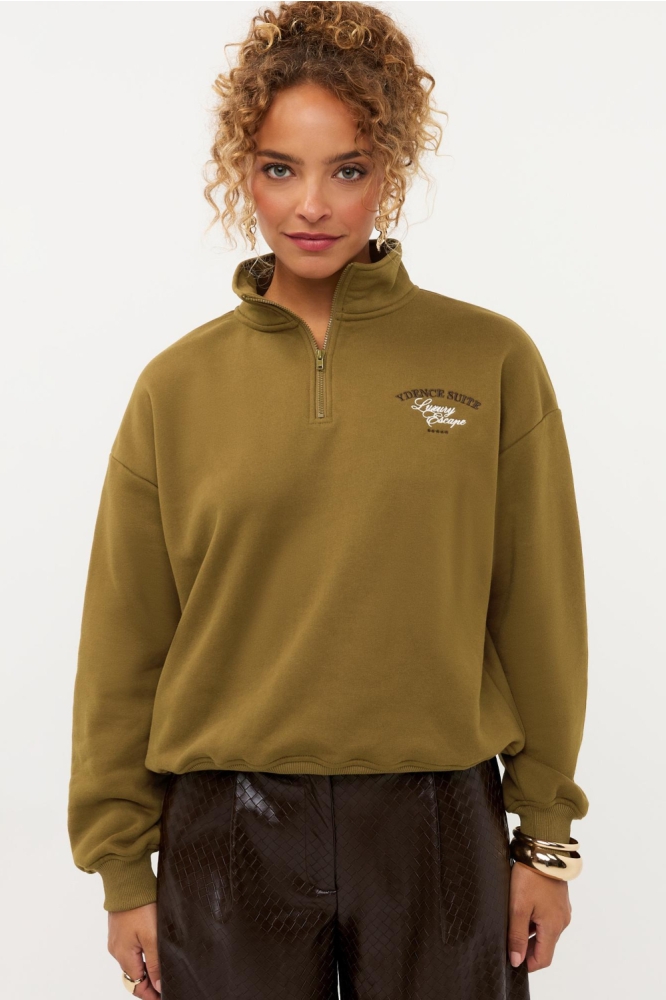Ydence groene dames sweater | Model vooraanzicht