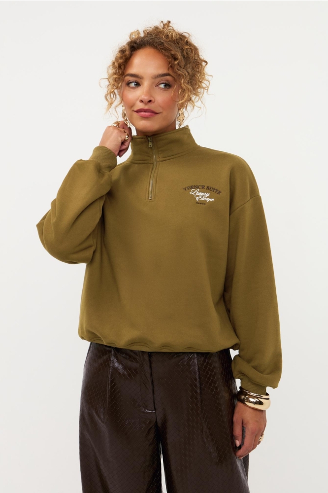 Ydence groene dames sweater | Model vooraanzicht