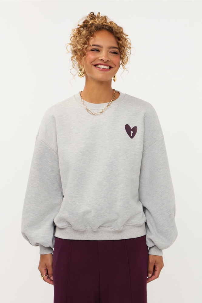 Ydence grijze dames sweater | Model vooraanzicht
