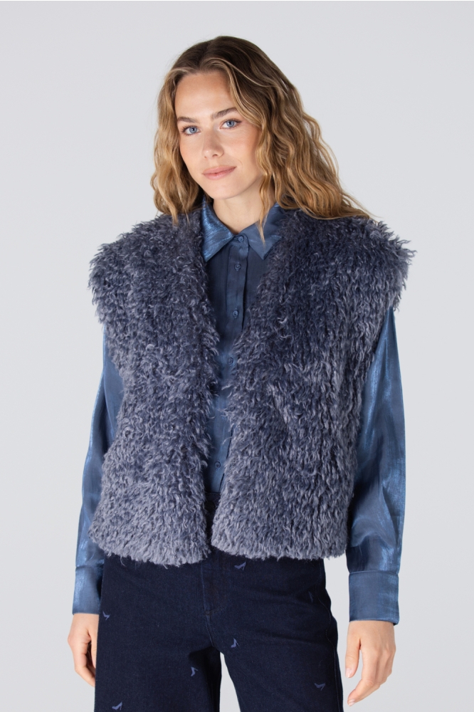 Juffrouw Jansen blauwe dames gilet | Model vooraanzicht