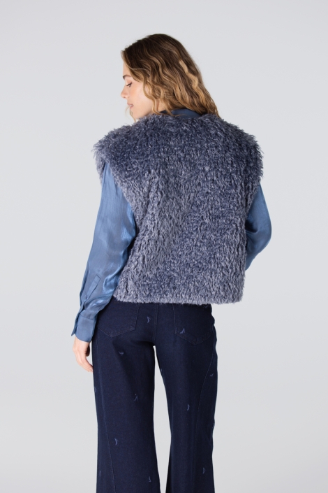 Juffrouw Jansen blauwe dames gilet | Model achteraanzicht