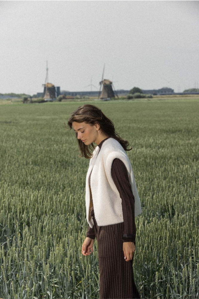 Zusss ecru dames gilet | Sfeerbeeld, In situatie