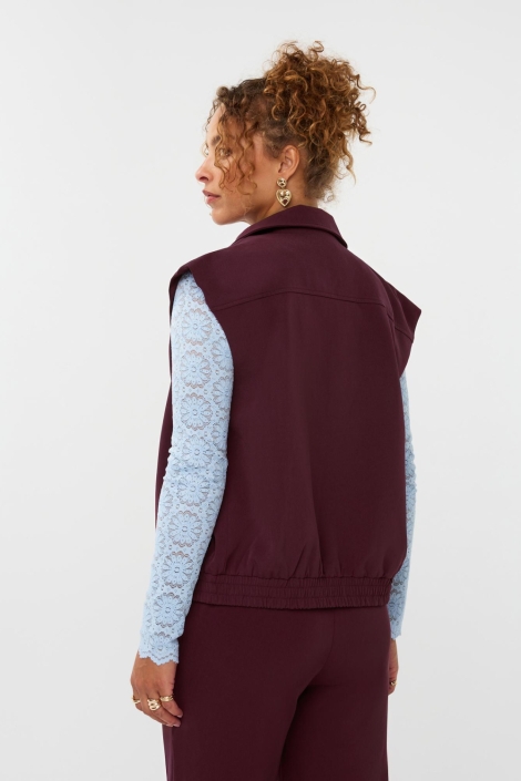 Ydence bordeaux dames gilet | Model achteraanzicht