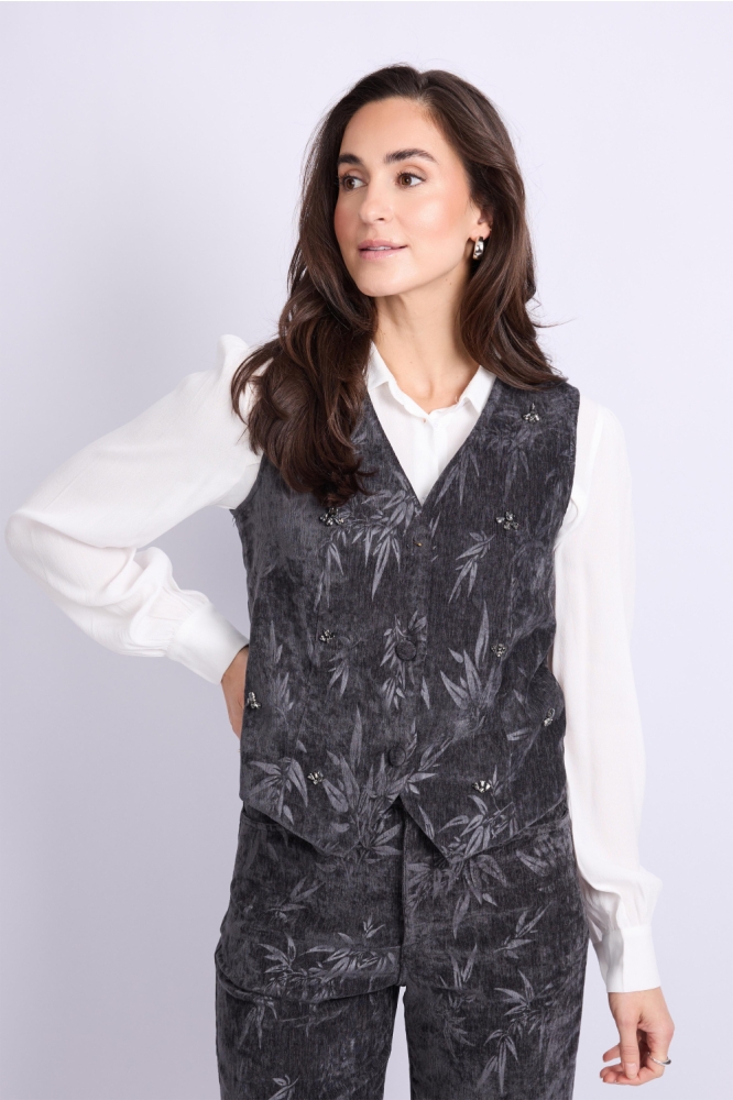 C&S The Label grijze dames gilet | Model vooraanzicht