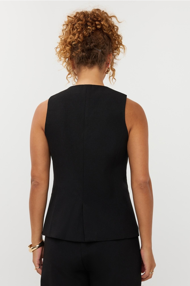 Ydence zwarte dames gilet | Model achteraanzicht