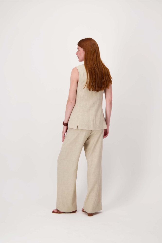 Zusss zand dames gilet | Model achteraanzicht