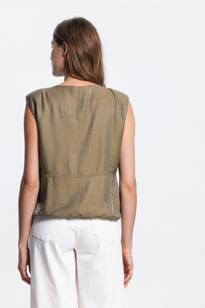 Juffrouw Jansen groene dames gilet | Model achteraanzicht
