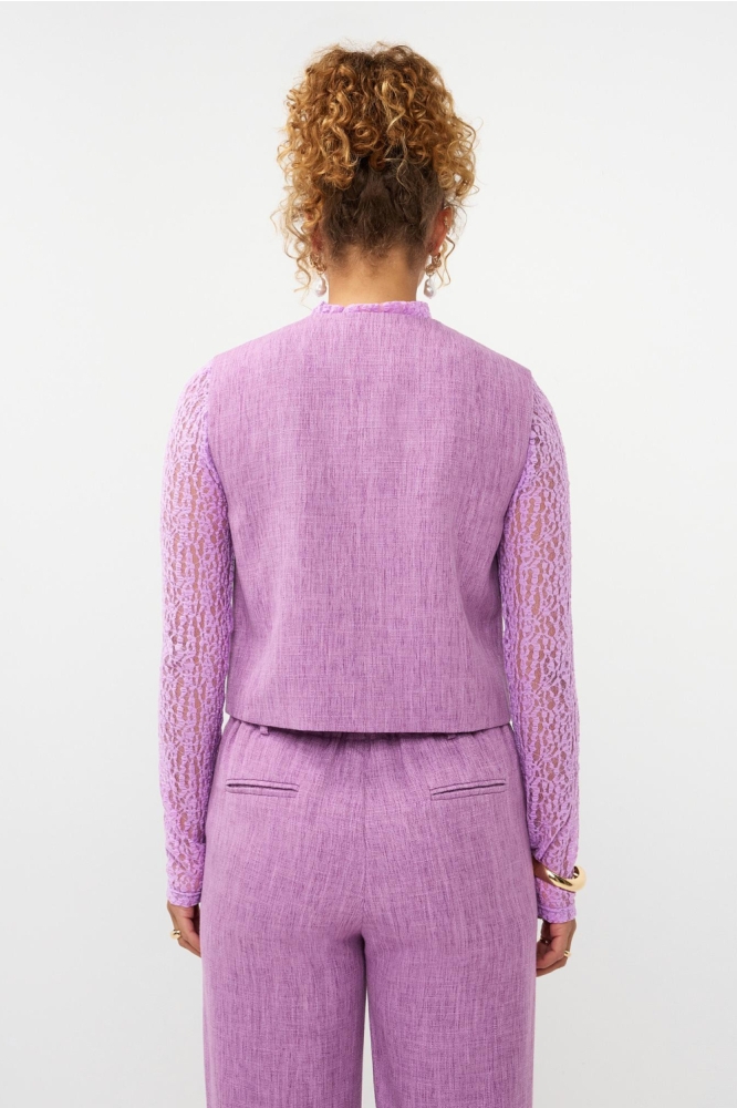 Ydence paarse dames gilet | Model achteraanzicht