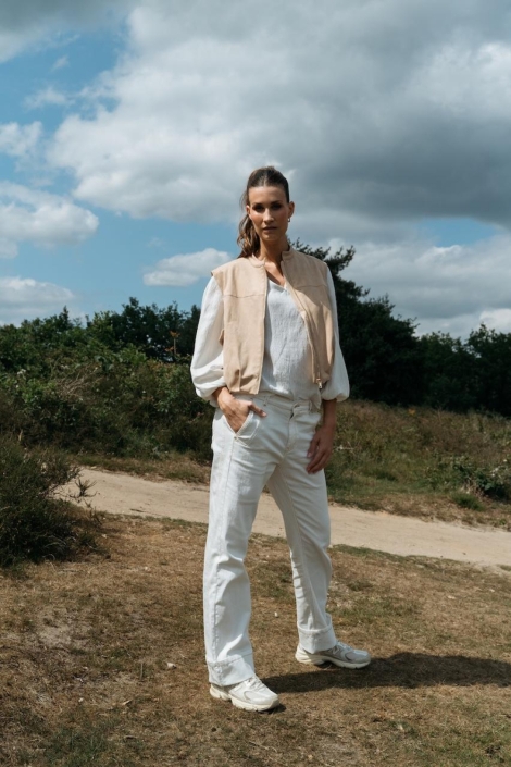 Maicazz beige dames gilet | Model