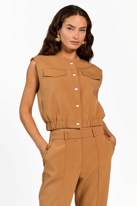 Aaiko camel dames gilet | Model vooraanzicht