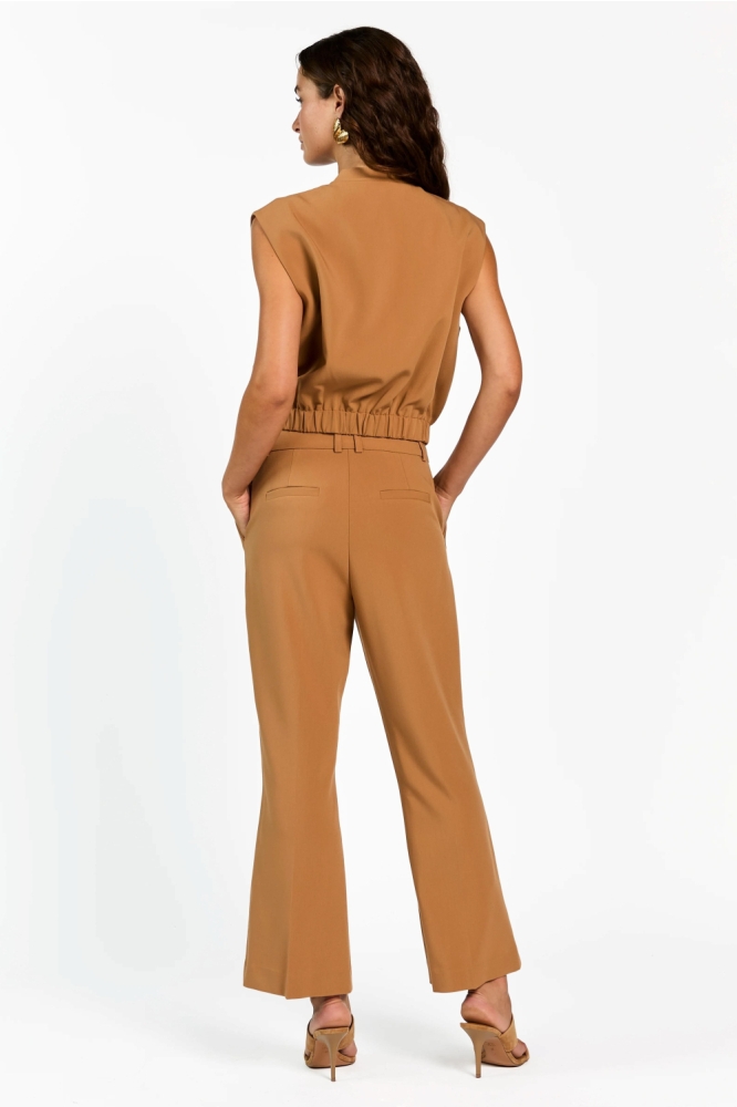 Aaiko camel dames gilet | Model achteraanzicht