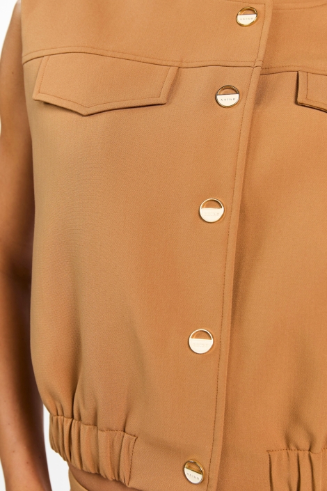 Aaiko camel dames gilet | Close up