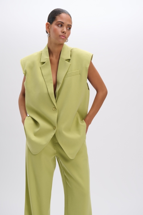 Refined Department groene dames gilet | Model vooraanzicht