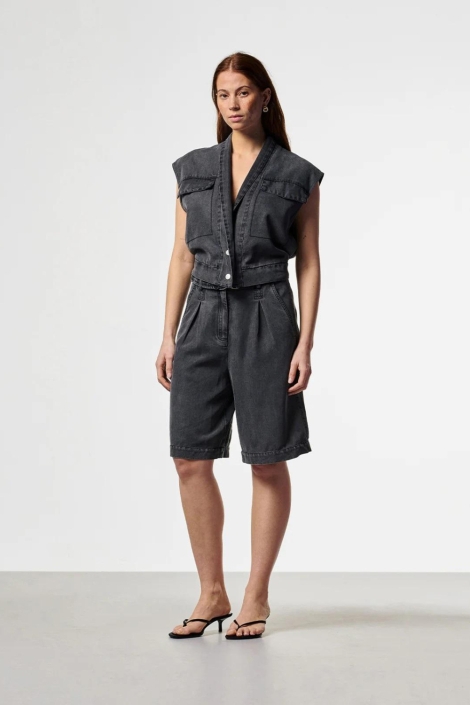 Aaiko grijze dames gilet | Model