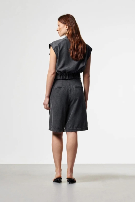 Aaiko grijze dames gilet | Model achteraanzicht