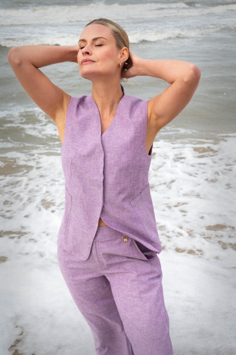 Zizo paarse dames gilet | Model vooraanzicht