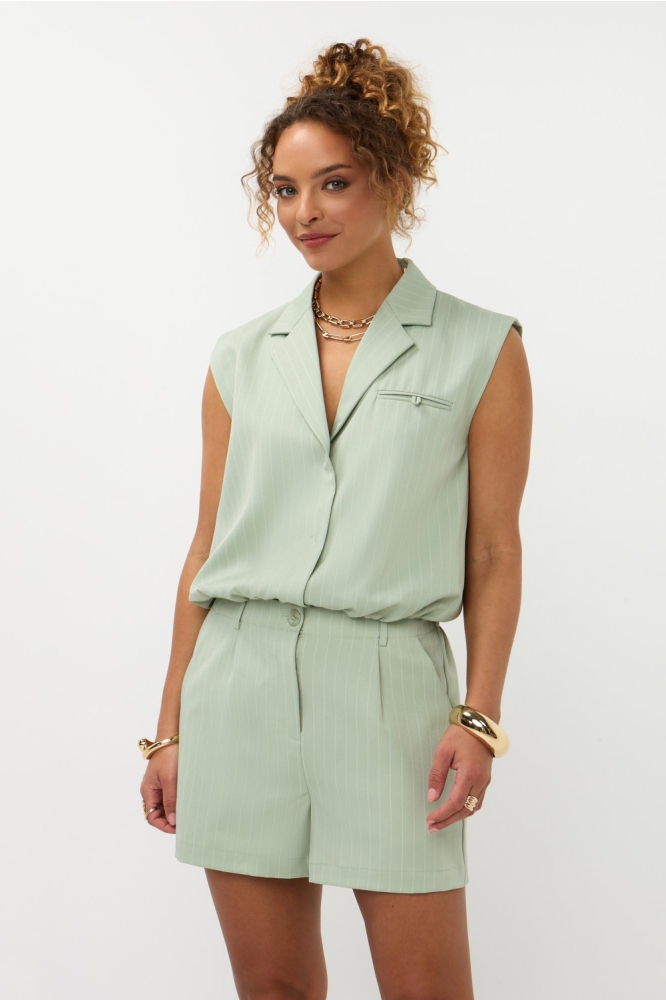 Ydence groene dames gilet | Model vooraanzicht