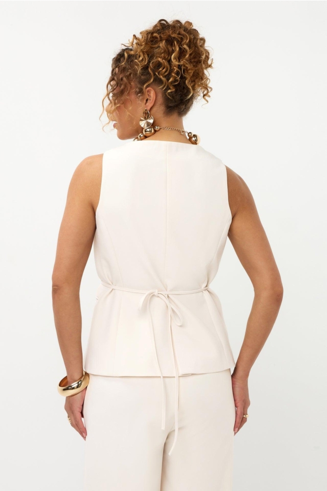Ydence ecru dames gilet | Model achteraanzicht