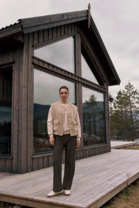 Lady Day beige dames gilet | Sfeerbeeld, In situatie