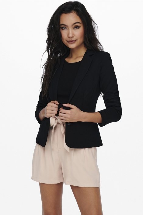 Only zwarte dames blazer | Model vooraanzicht