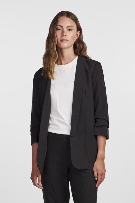 Pieces zwarte dames blazer | Model vooraanzicht