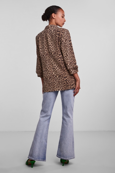 Pieces camel dames blazer | Model achteraanzicht