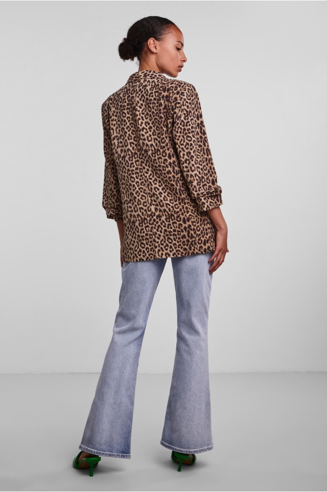 Pieces camel dames blazer | Model achteraanzicht