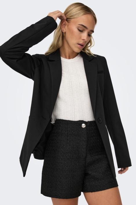 Only zwarte dames blazer | Model vooraanzicht