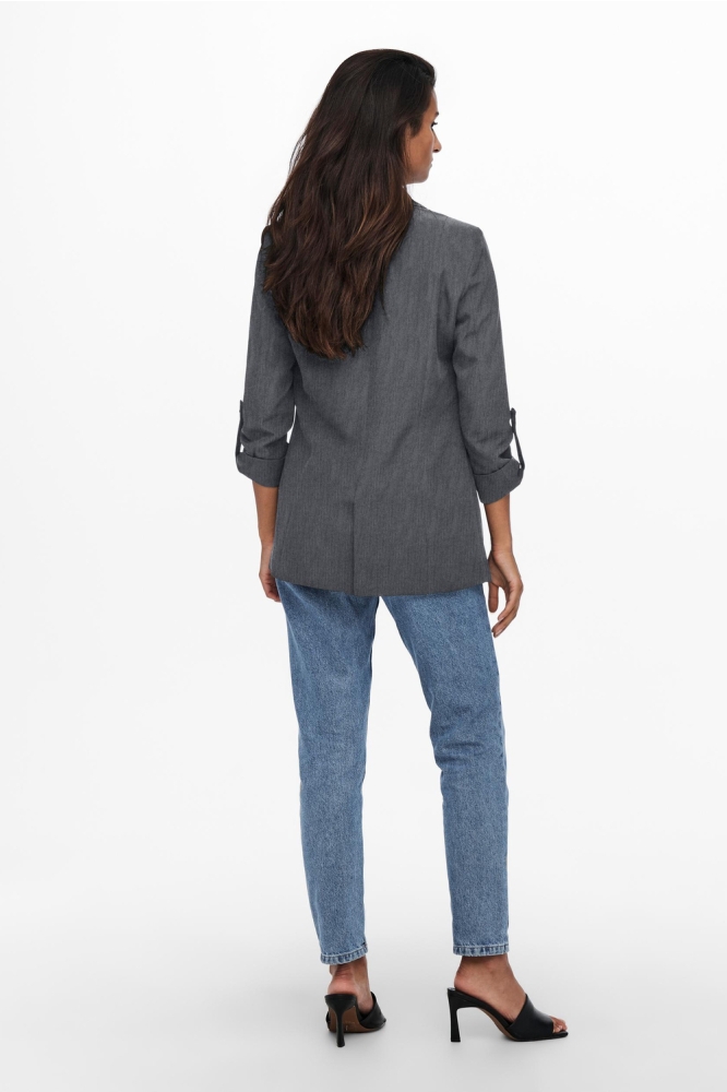Only grijze dames blazer | Model achteraanzicht