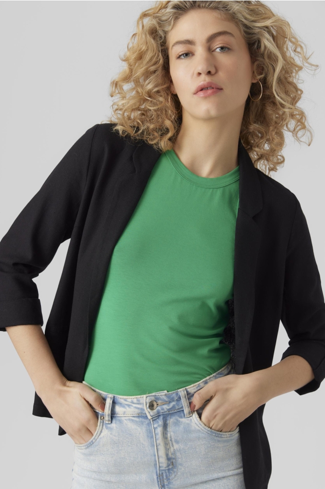 Vero Moda zwarte dames blazer | Model vooraanzicht