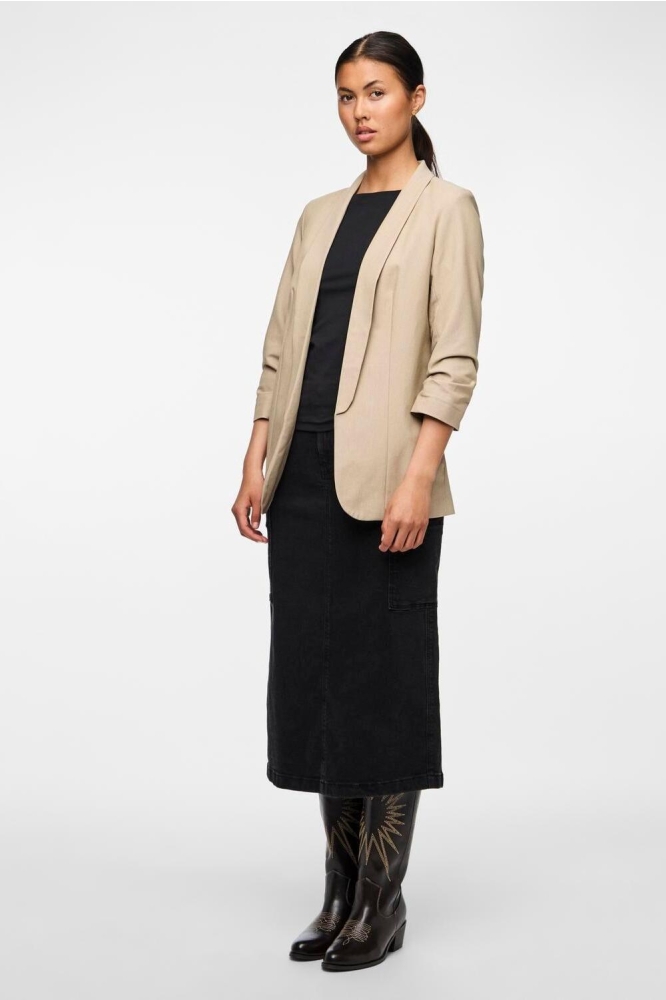 Pieces beige dames blazer | Model zijaanzicht