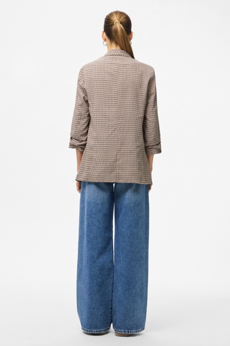 Pieces beige dames blazer | Model achteraanzicht