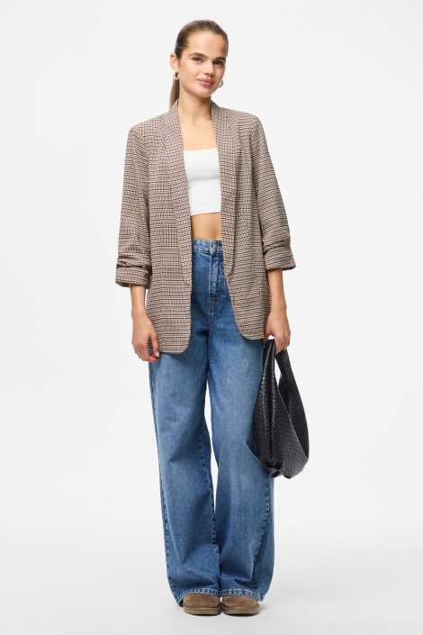 Pieces beige dames blazer | Model vooraanzicht