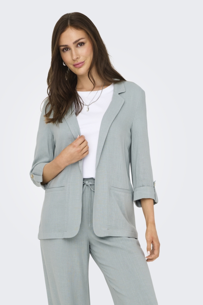 Only groene dames blazer | Model vooraanzicht