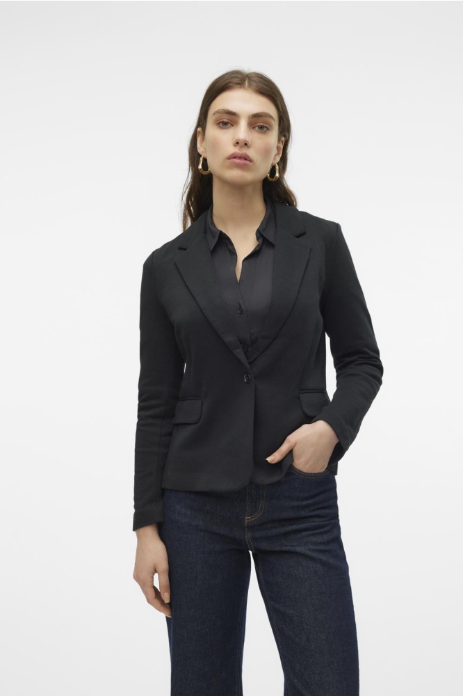 Vero Moda zwarte dames blazer | Model vooraanzicht