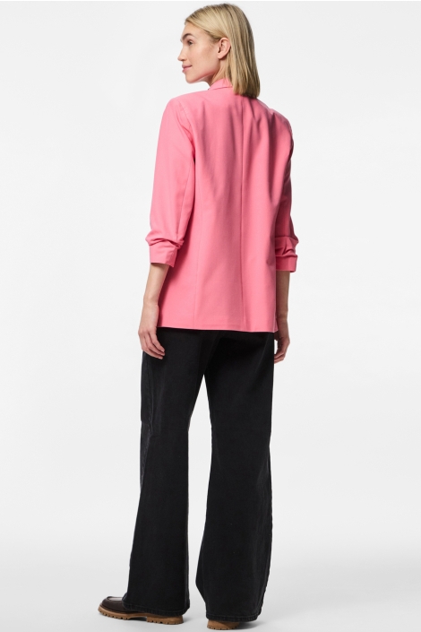 Pieces roze dames blazer | Model achteraanzicht