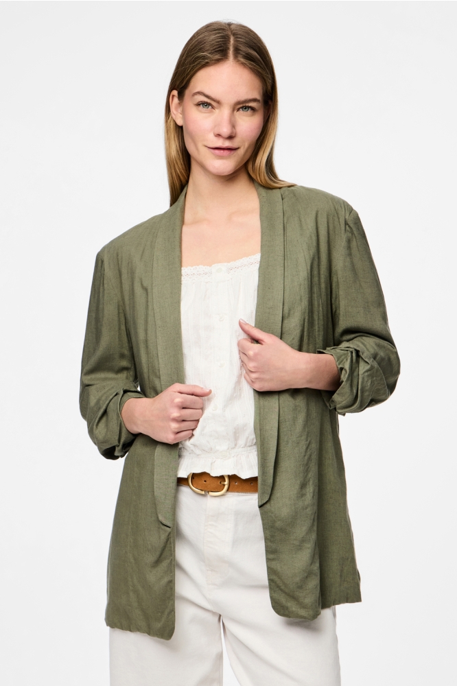 Pieces groene dames blazer | Model vooraanzicht