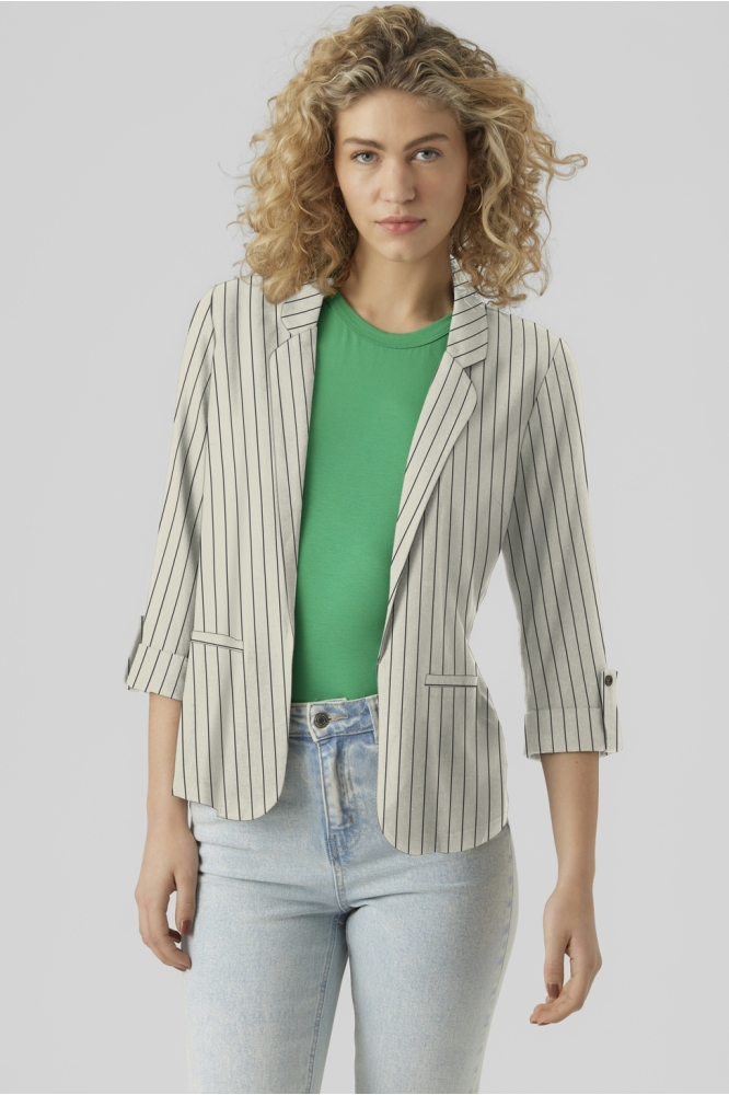 Vero Moda beige dames blazer | Model vooraanzicht