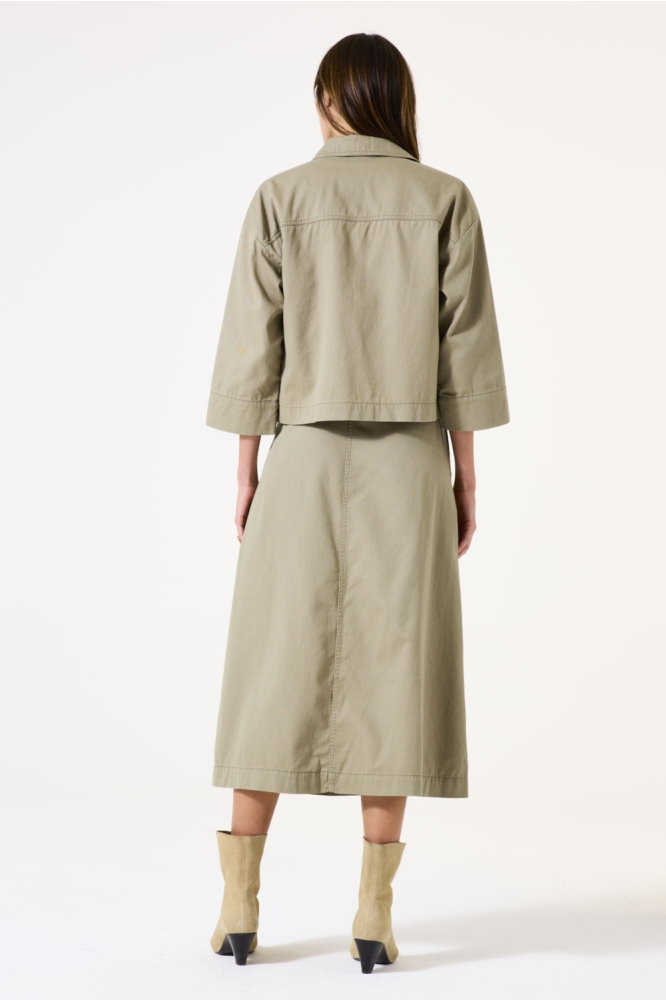 Garcia groene dames jas | Model achteraanzicht