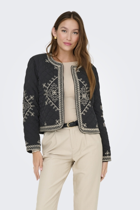Jacqueline de Yong zwarte dames blazer | Model vooraanzicht