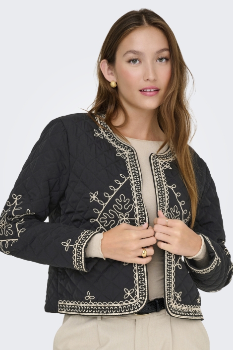 Jacqueline de Yong zwarte dames blazer | Model zijaanzicht