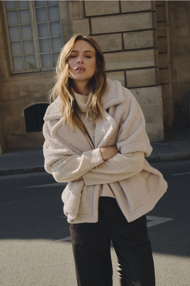 Garcia beige dames jas | Sfeerbeeld, In situatie