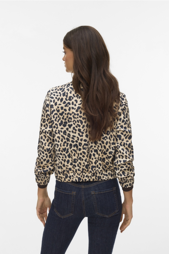 Vero Moda beige dames jas | Model achteraanzicht