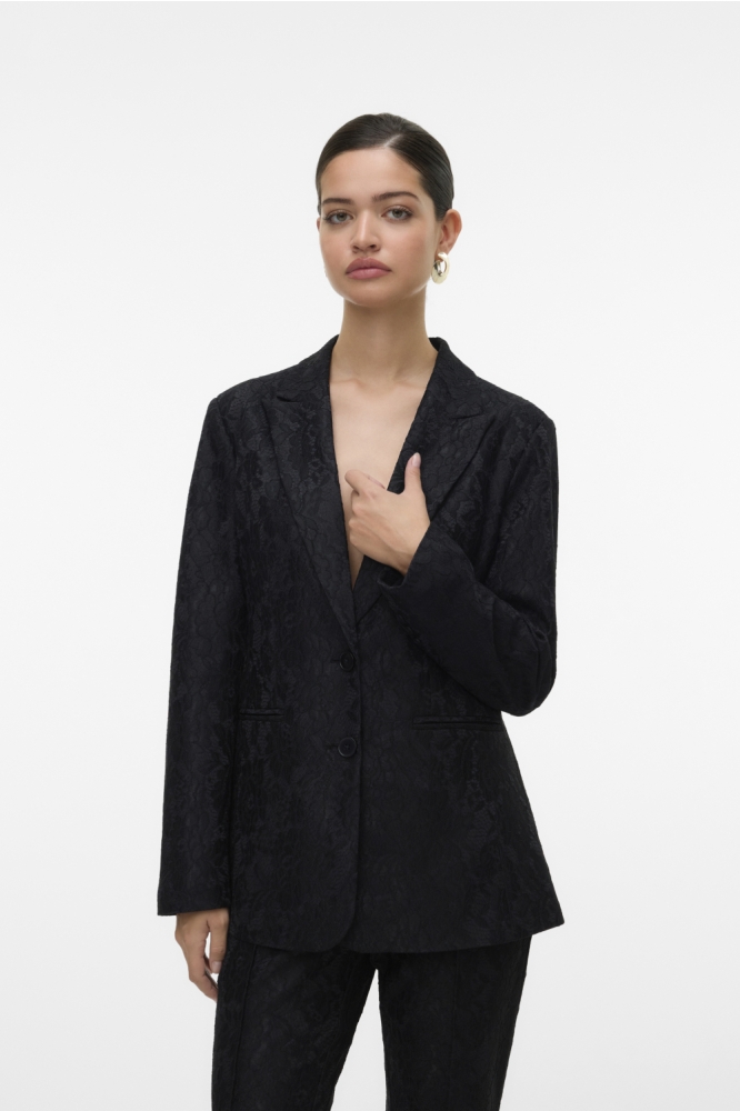 Vero Moda zwarte dames blazer | Model vooraanzicht