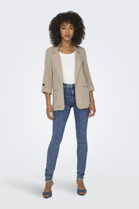 Only beige dames blazer | Model vooraanzicht