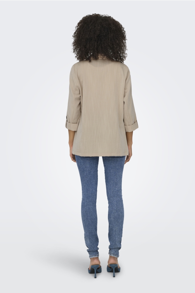 Only beige dames blazer | Model achteraanzicht