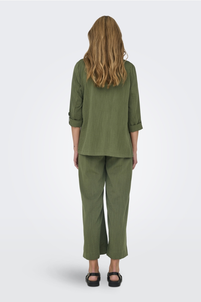 Only groene dames blazer | Model achteraanzicht