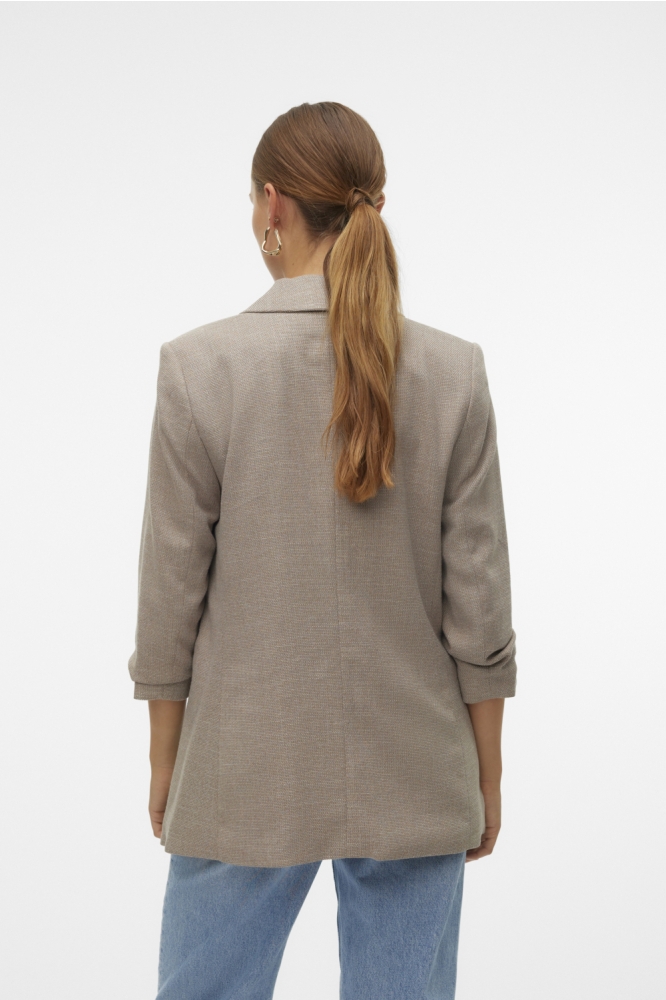 Vero Moda camel dames blazer | Model achteraanzicht