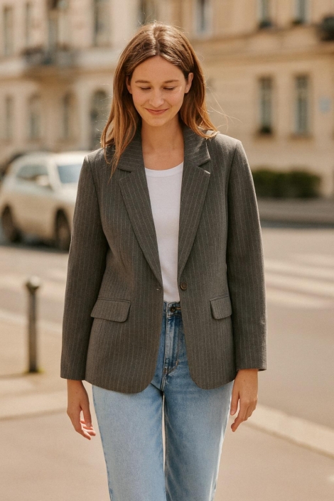 Vero Moda grijze dames blazer | Sfeerbeeld, In situatie